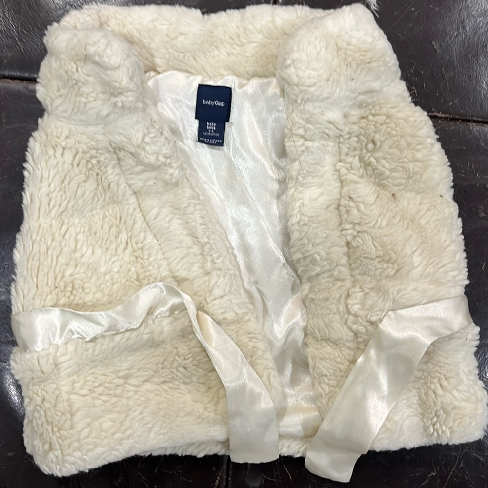 Baby gap fur vest. 0-6